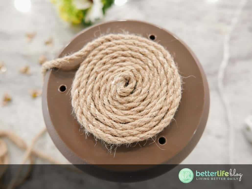 This DIY Bee Hive Craft is made with a simple flower pot and craft jute rope. All it takes is some imagination - and a lot of hot glue! This DIY is super simple and extremely cute!