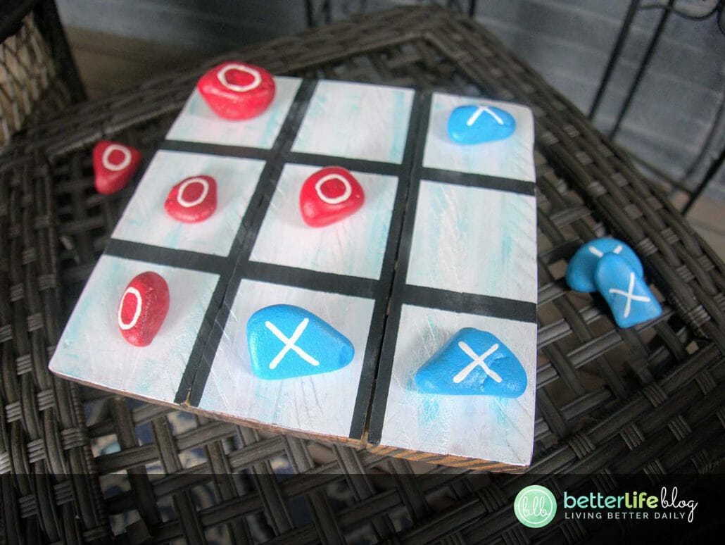 This DIY Pet Rock Tic Tac Toe game is one for the books: it’s bright, colorful and totally unique! Check out how an old palette and some leftover river stones brought this board game to life!