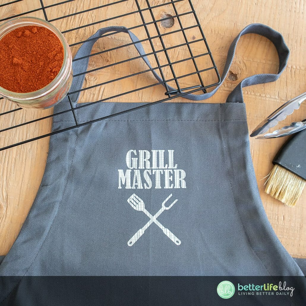 This Mini Press Cricut Apron makes for the perfect gift for the foodie in your life! You’ll see how easy it is to personalize anything with the nifty Cricut EasyPress Mini.