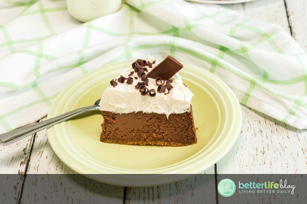 This Instant Pot Smores Cheesecake is a delicious sweet treat that will take you back to childhood days around the campfire. Plus, it’s made in the Instant Pot and is super easy to whip up!
