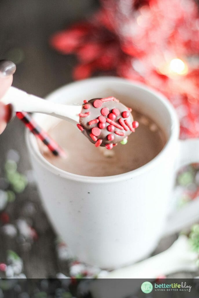 These Chocolate Edible Spoons for Hot Cocoa are not only absolutely gorgeous but taste incredibly delicious! Check out how to make a batch of your own - they make for a great gift!